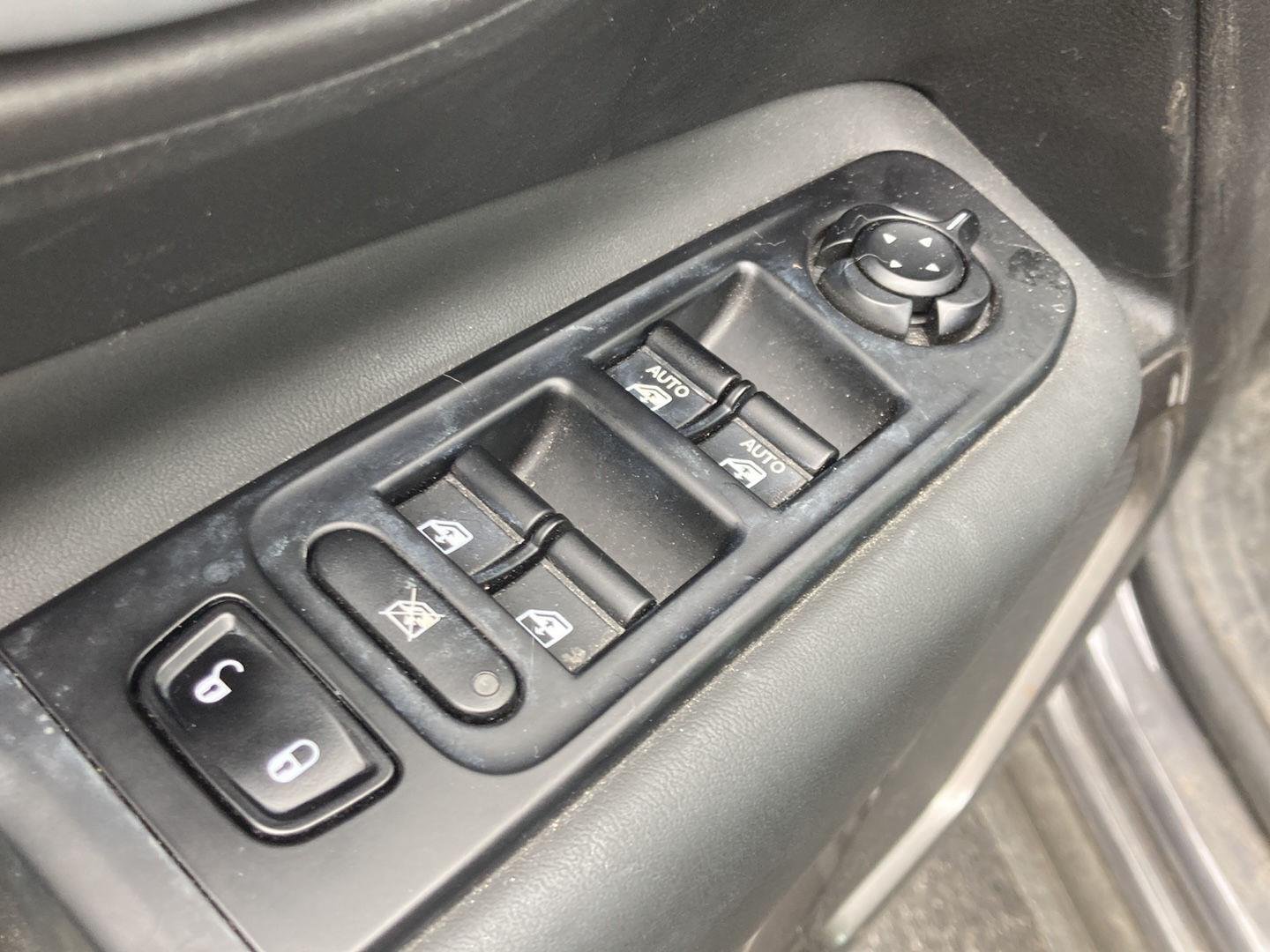 Used 2022 Graphite Gray Jeep Latitude image 13
