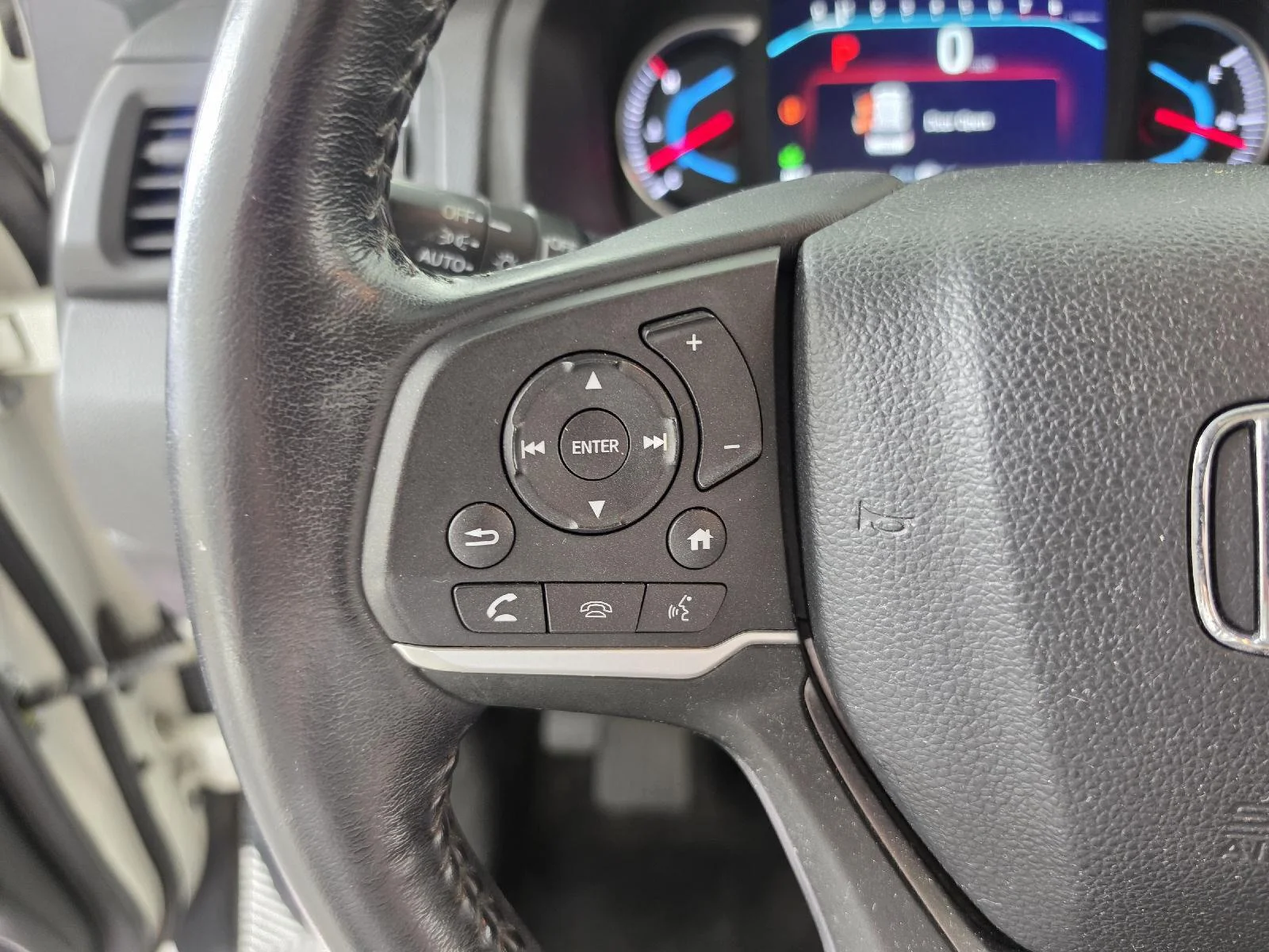 Used 2019 White Diamond Pearl Honda EX-L image 15