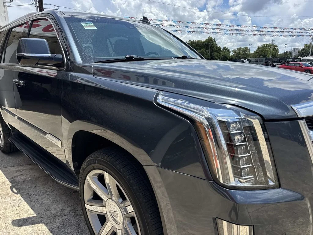 Used 2019 Gray Cadillac Luxury image 9