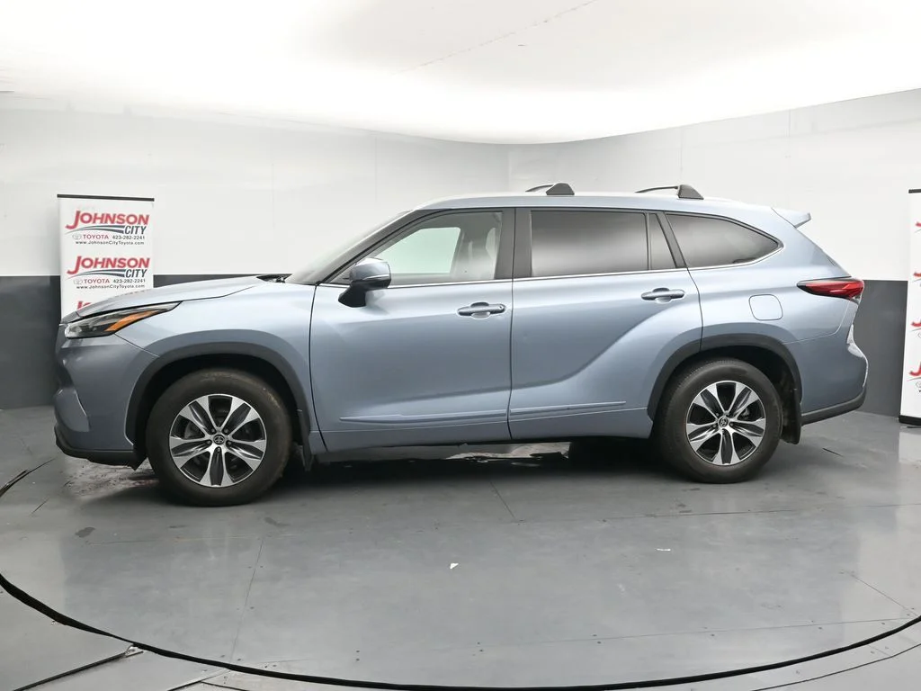 Used 2023  Toyota XLE image 5