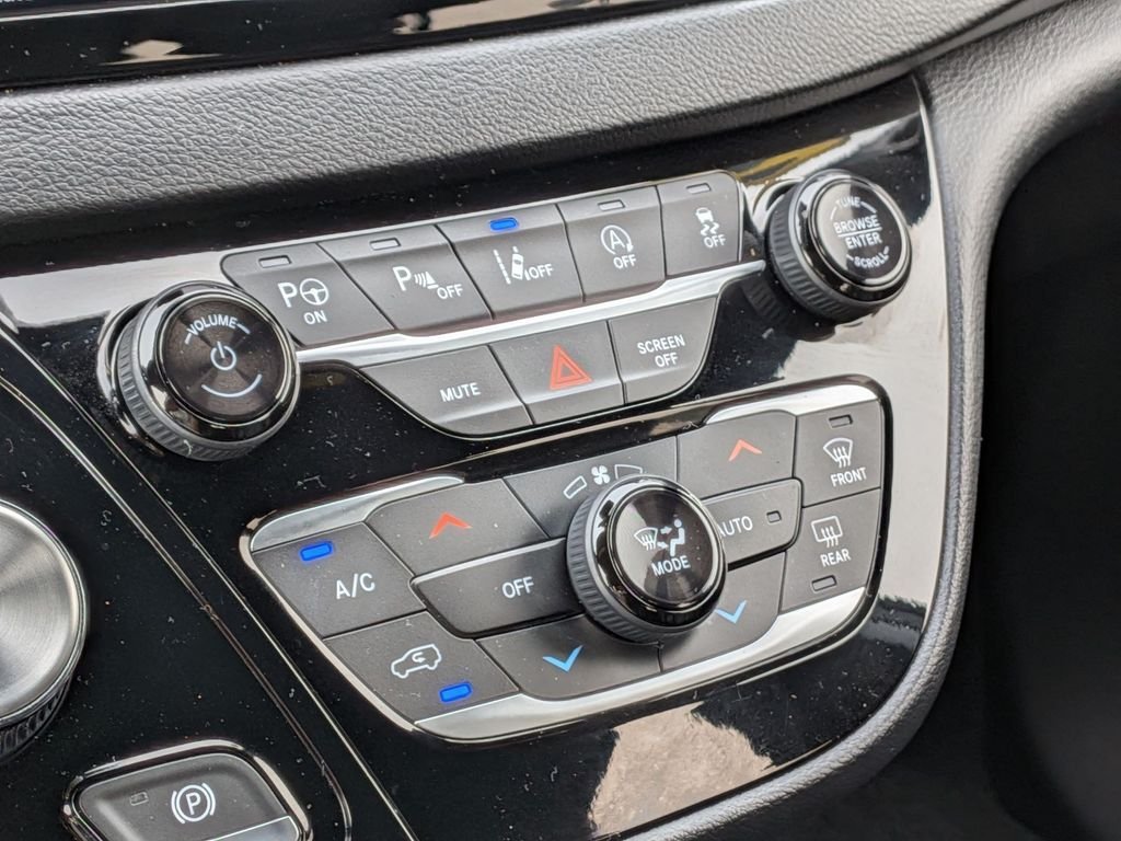Used 2020 White Chrysler Launch Edition image 20