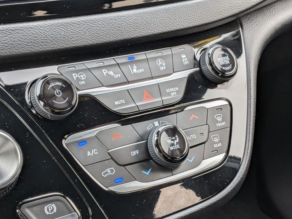 Used 2020 White Chrysler Launch Edition image 20
