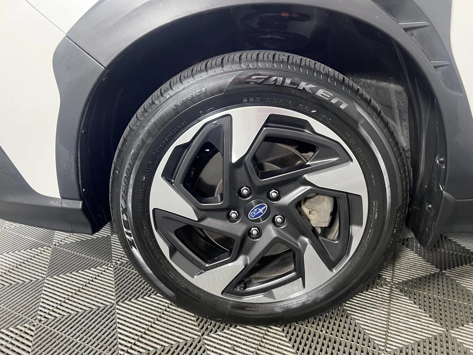 Used 2024 Wh Subaru Limited image 20