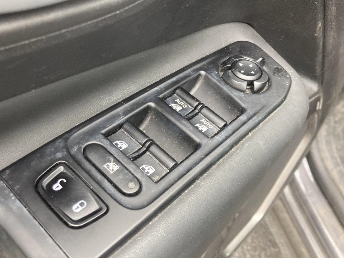 Used 2022 Gy Jeep Latitude image 13
