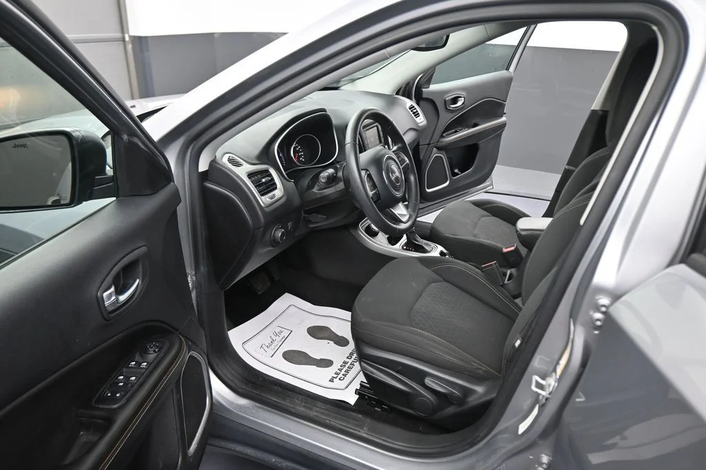 Used 2018 Silver Jeep Sport image 38
