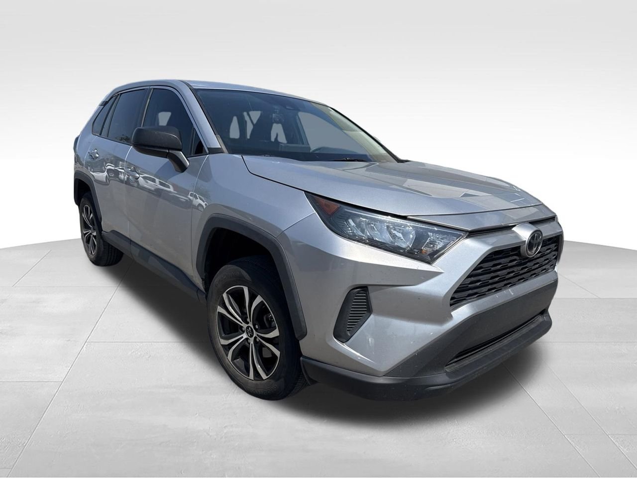 Used 2022 Silver Toyota LE image 3