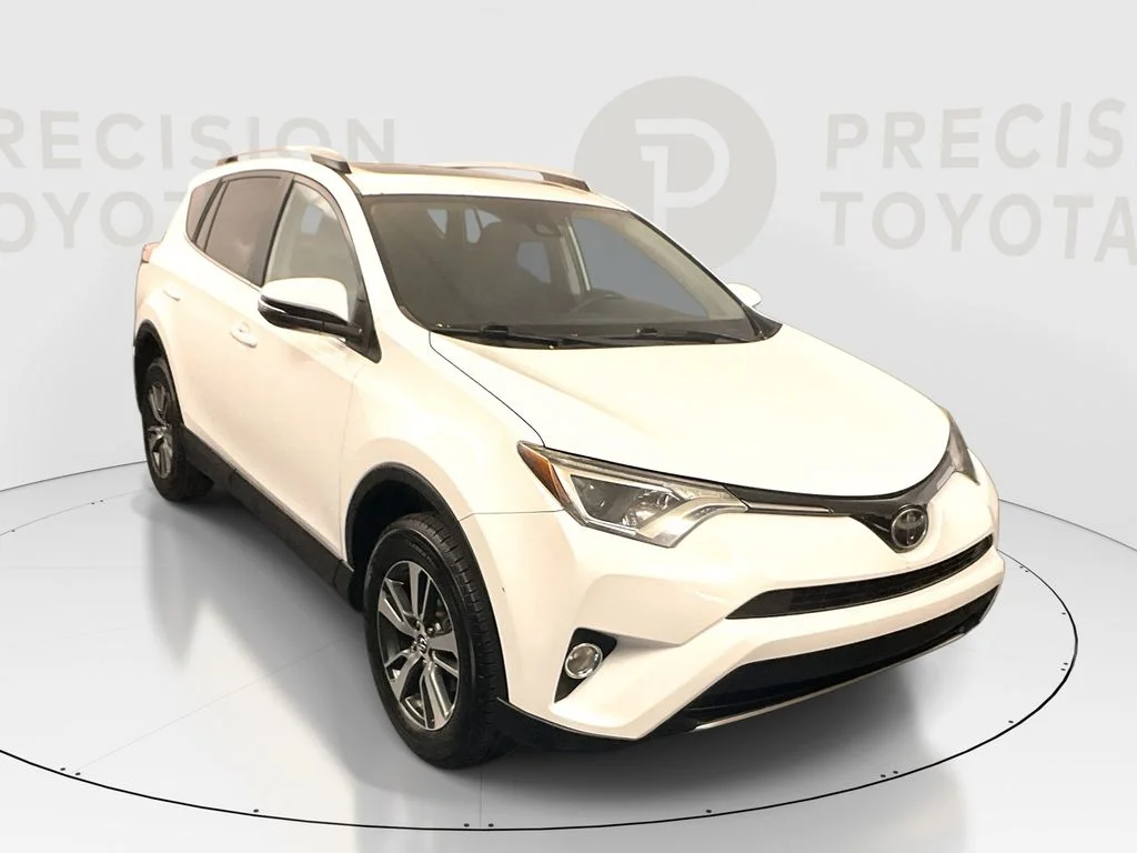 Used 2018 Super White Toyota XLE image 1