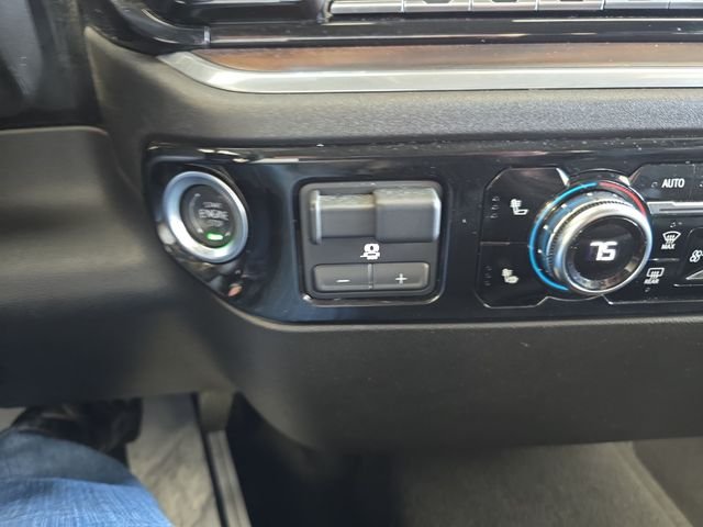 Used 2025 White GMC SLT image 22