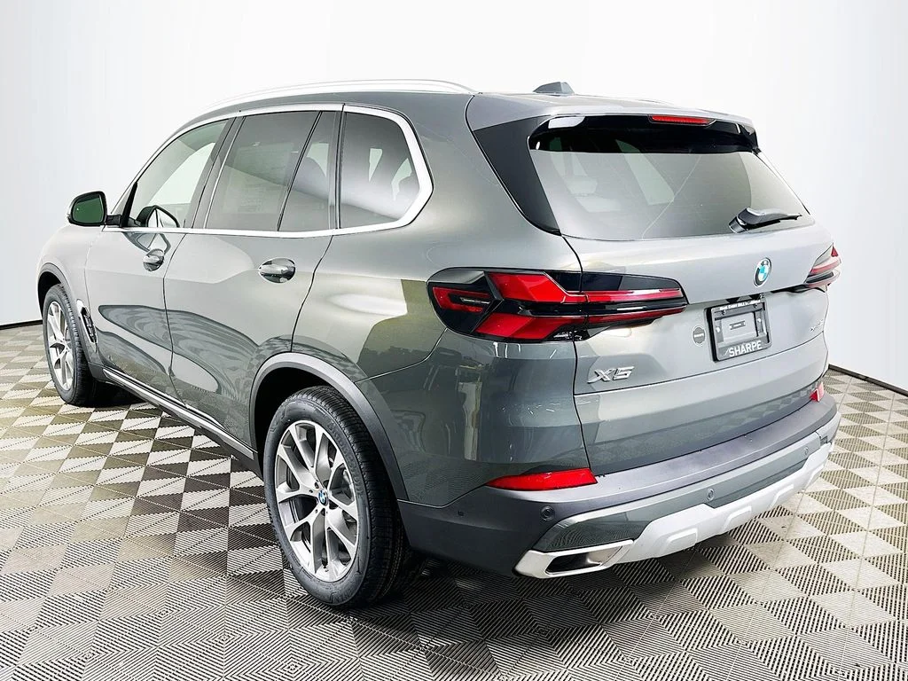 New 2026 Gray Metallic BMW xDrive40i image 7