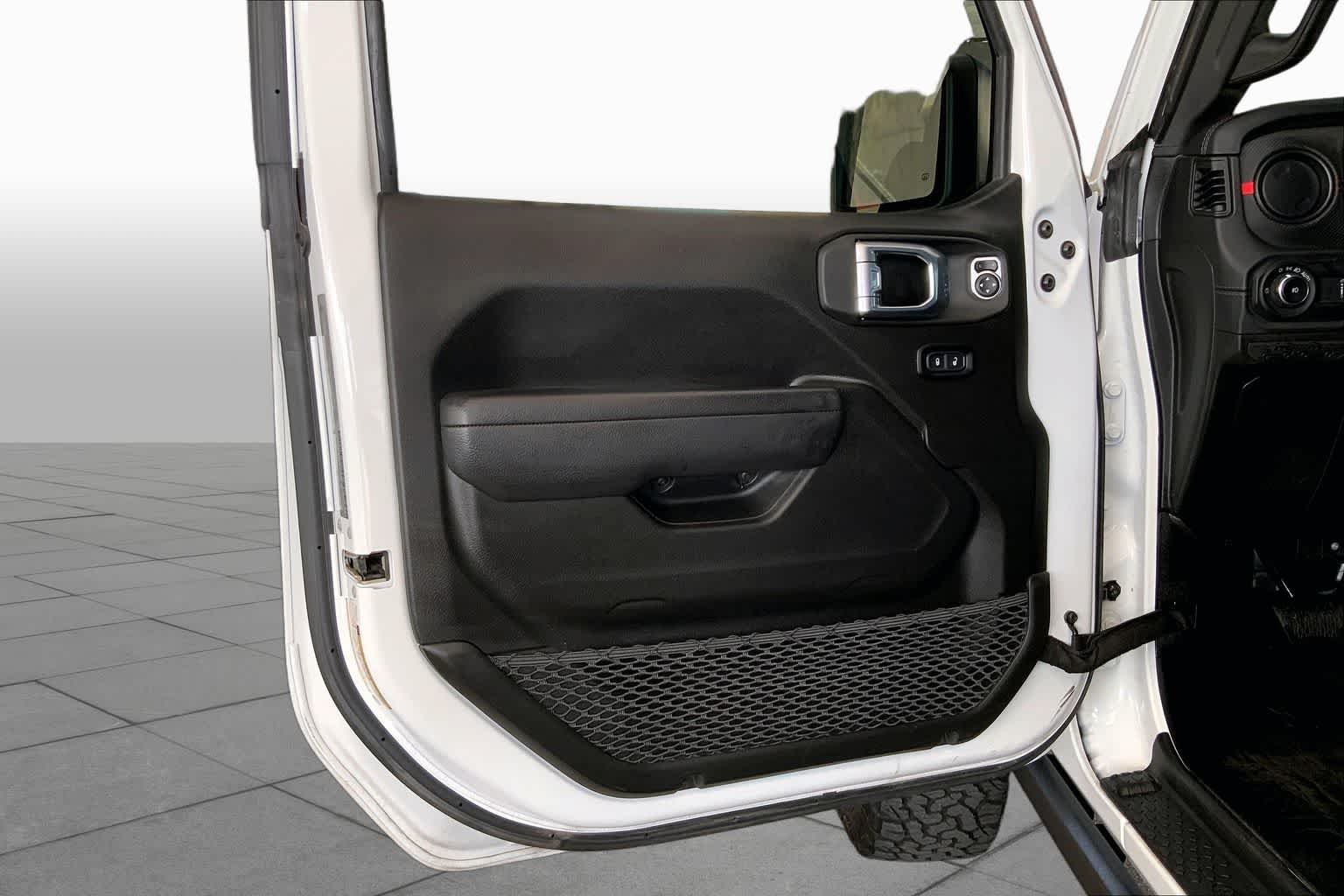 Used 2024 Bright White Clearcoat Jeep Rubicon image 22
