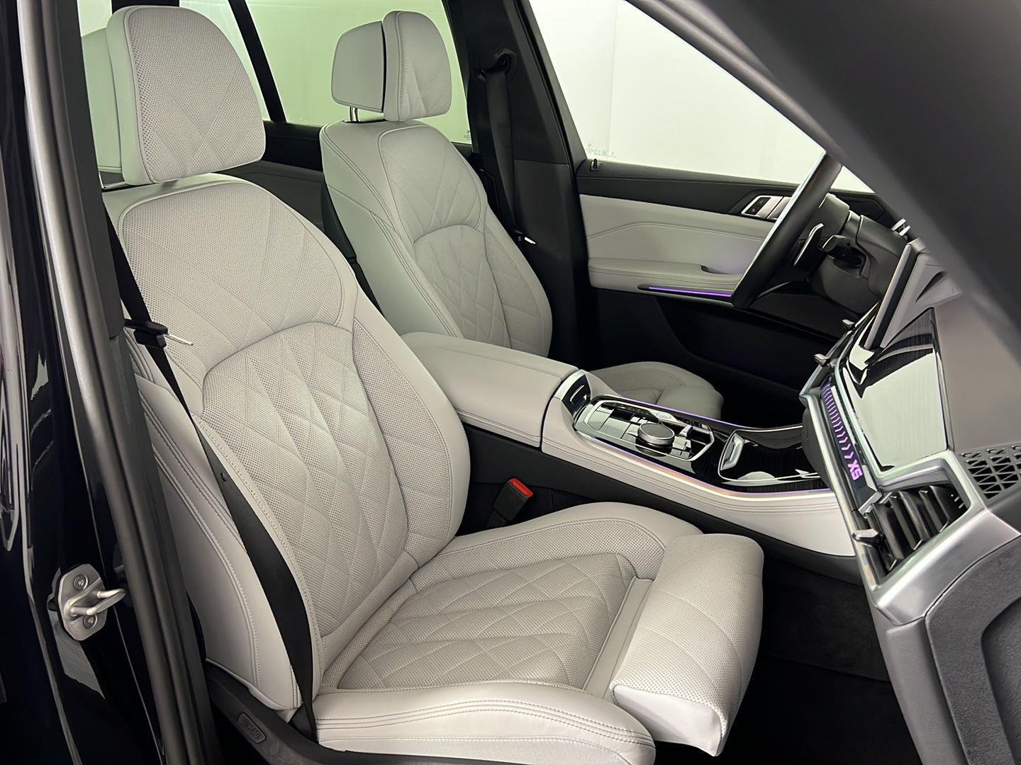 New 2026 Black Sapphire Metallic BMW xDrive40i image 24