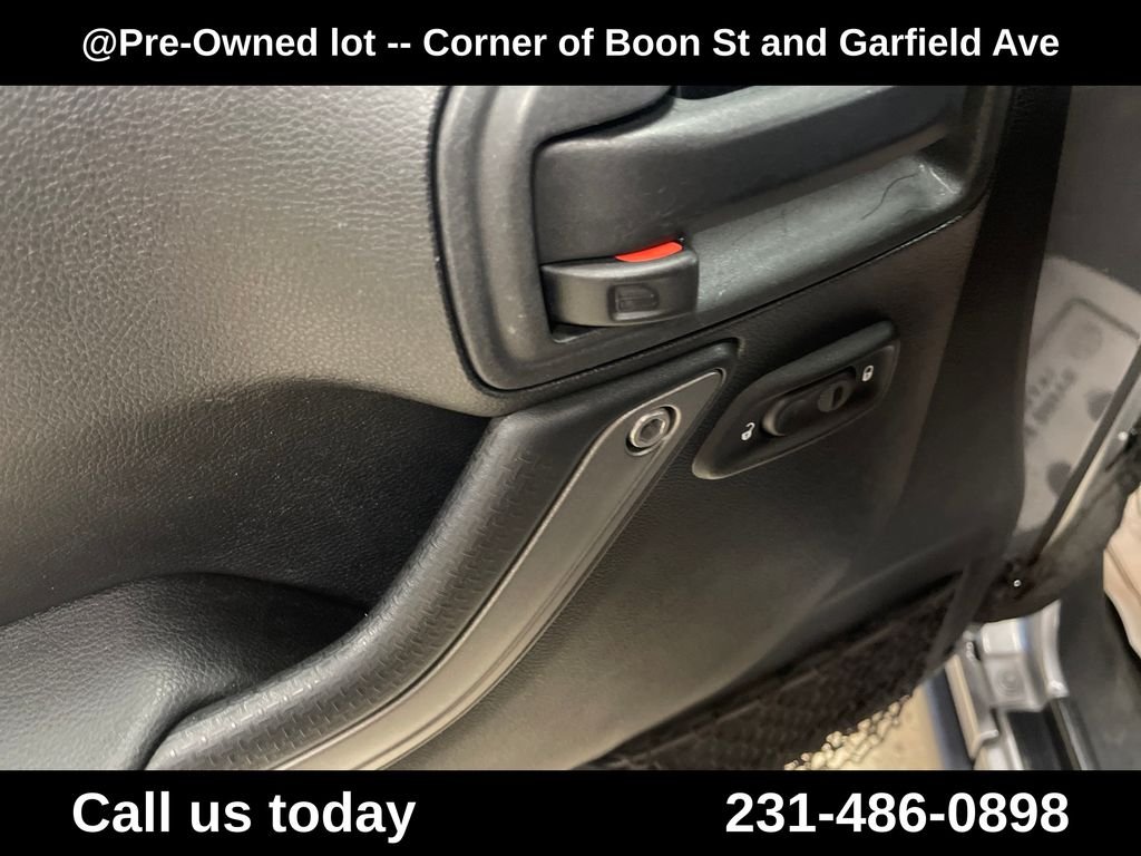 Used 2015 Silver Jeep Unlimited Sport image 16