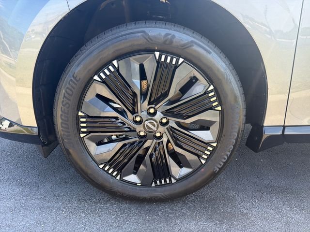 New 2027 Gray Nissan Platinum image 9