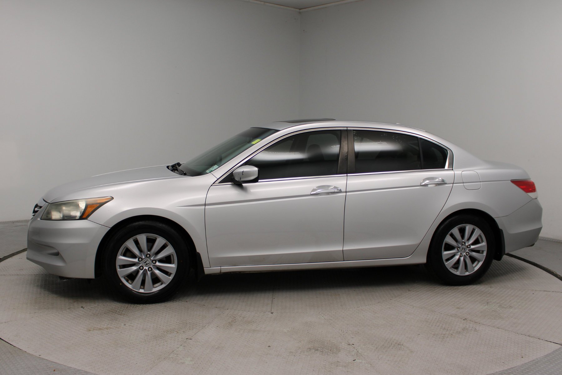 Used 2011 Alabaster Silver Metallic Honda 3.5 EX-L 4dr V6 Auto image 33
