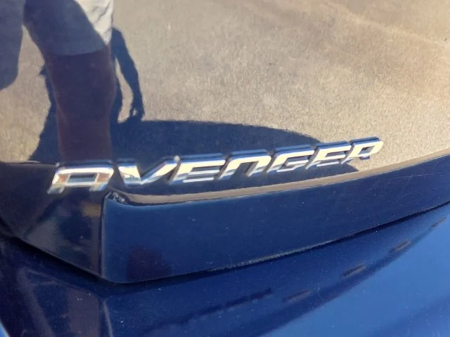 Used 2014 Blue Dodge SXT image 12