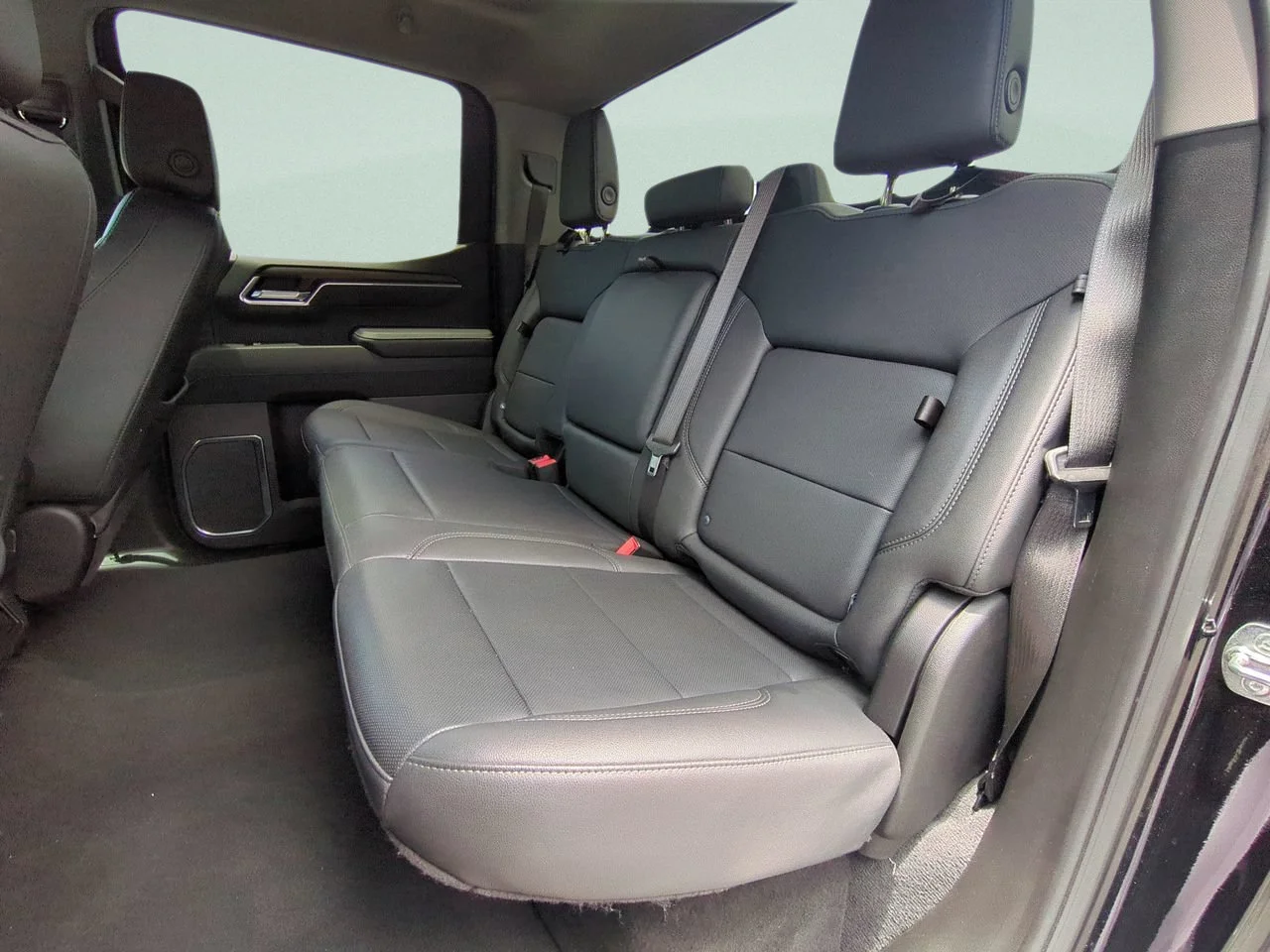 Used 2025 Onyx Black GMC SLT image 11