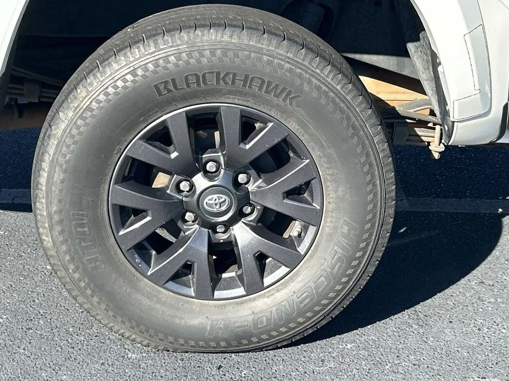 Used 2020 White Toyota SR5 image 9