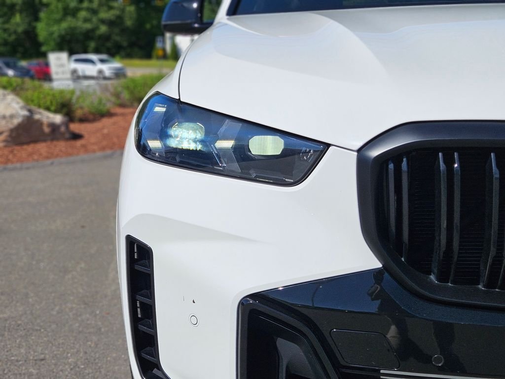 Certified Used 2025 Alpine White BMW M60i image 9