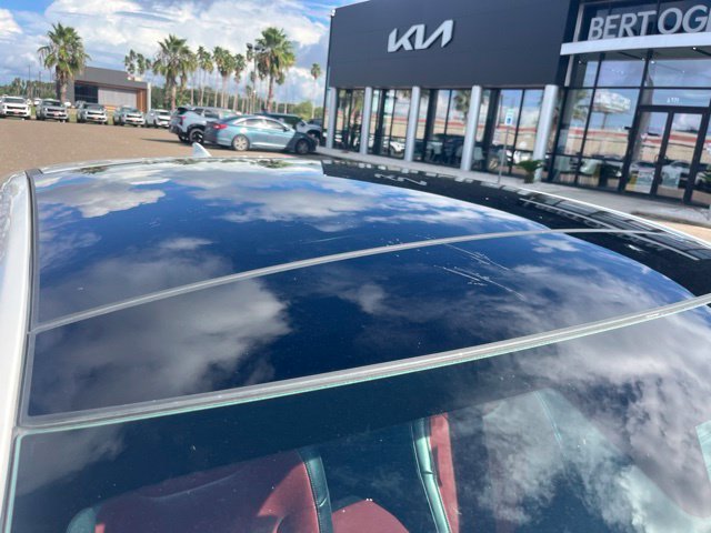 Used 2025 White Kia GT-Line image 7