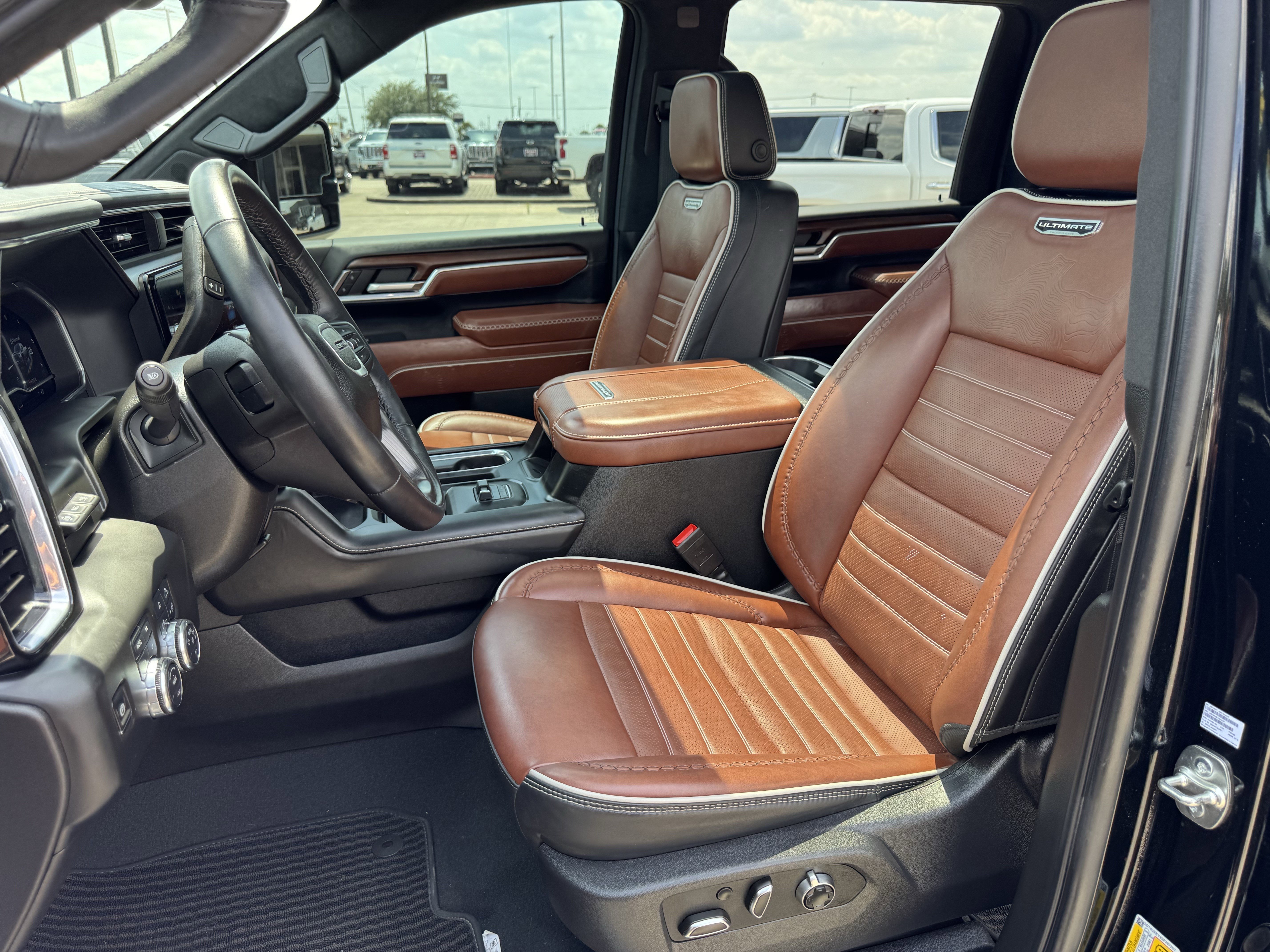 Used 2025 Onyx Black GMC Denali Ultimate image 27