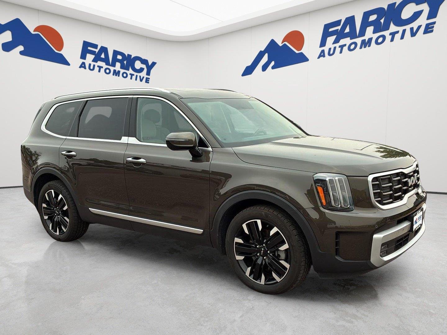 Certified Used 2024 Dark Moss Kia SX image 5