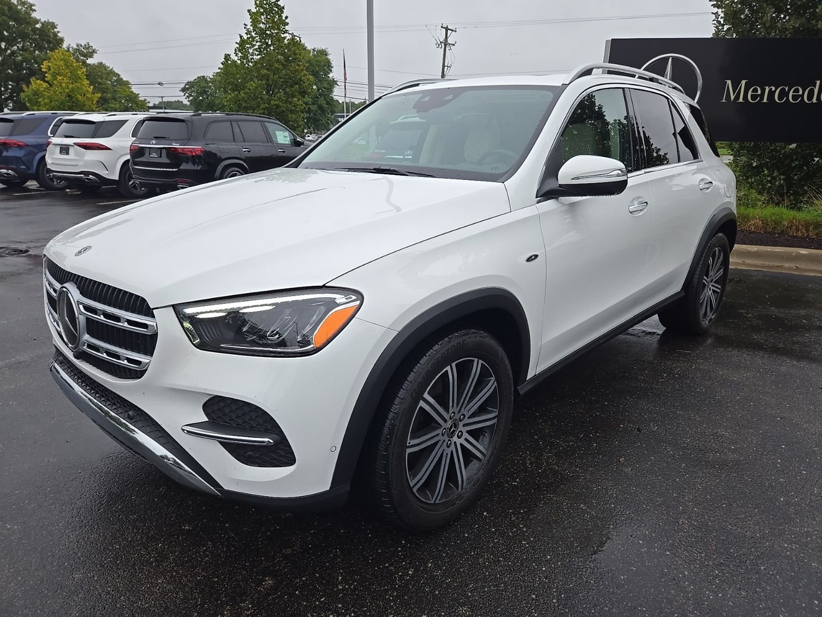 Certified Used 2025 White Mercedes-Benz GLE 450e image 1