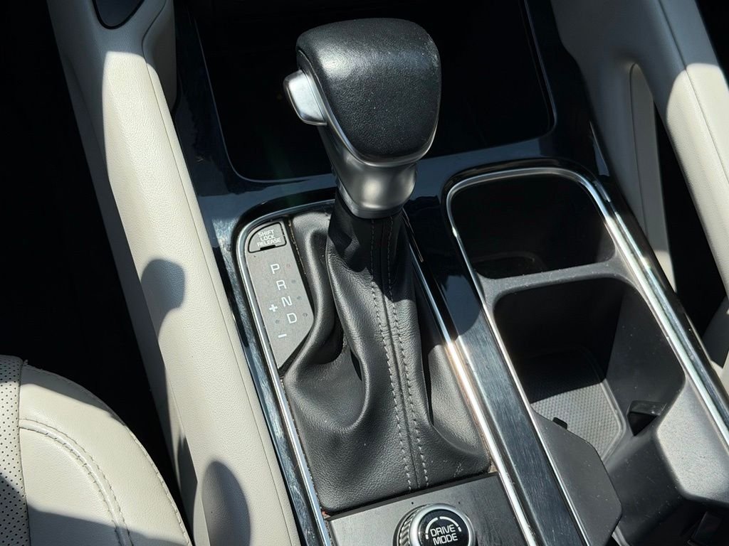 Used 2021 White Kia S image 19