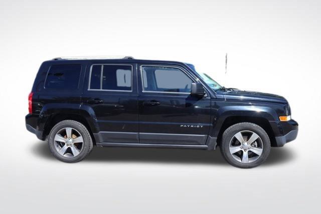 Used 2016 Black Jeep Latitude image 12