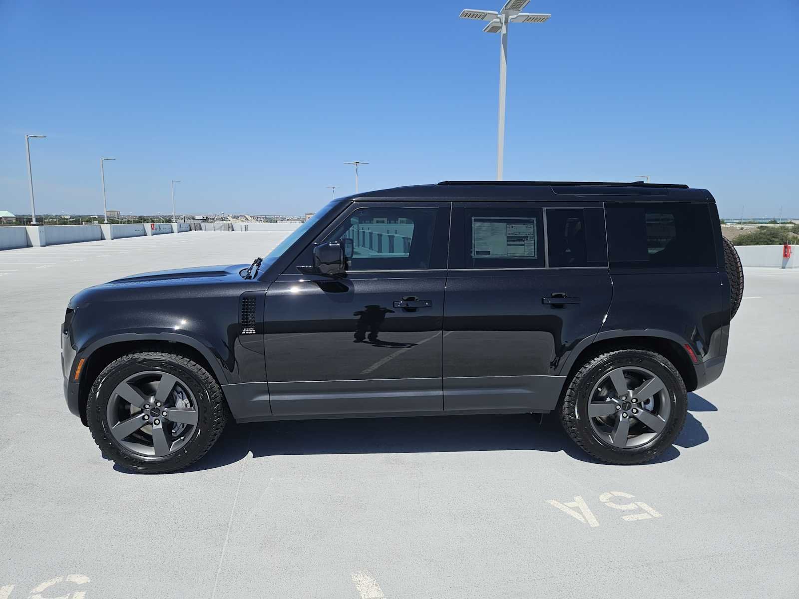 New 2026 Santorini Black LAND ROVER S image 4