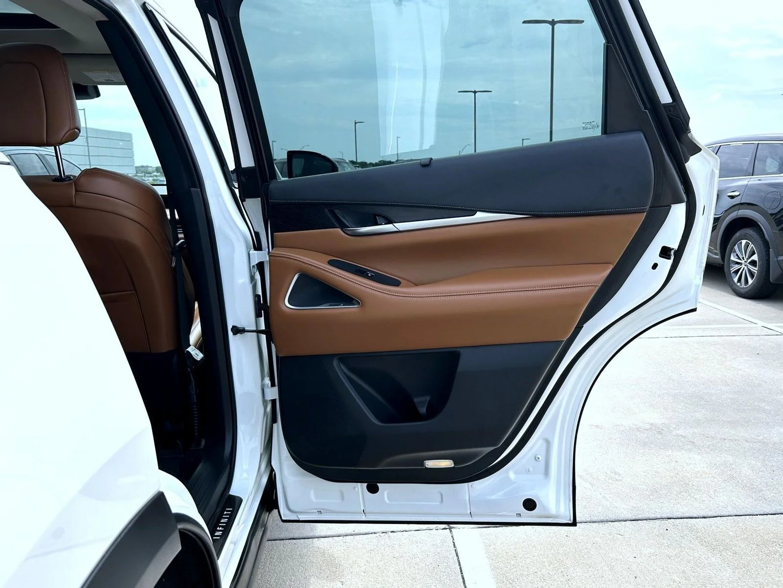 Certified Used 2023 White INFINITI Sensory image 17