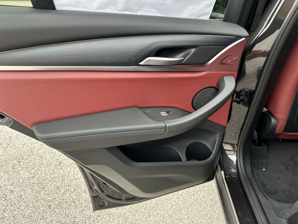 Used 2024 Gray BMW xDrive30i image 47
