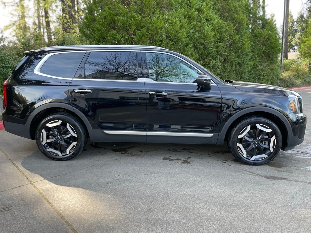 Used 2025 Ebony Black Kia S image 3