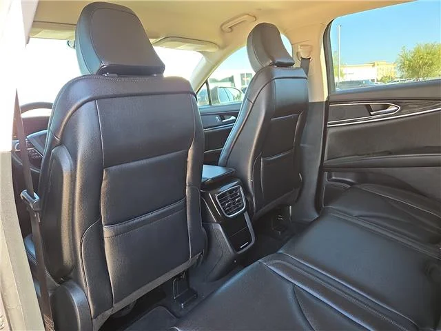 Used 2022 Silver Radiance Metallic Clearcoat Lincoln Standard Front-Wheel Drive image 11