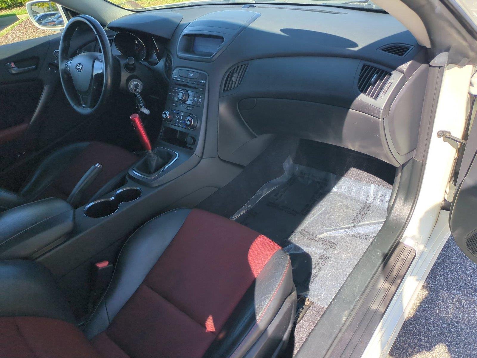 Used 2011 Karussell White Hyundai R-Spec image 30