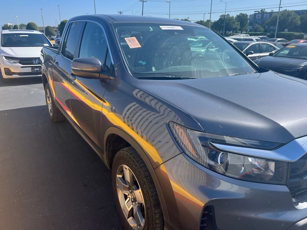 Certified Used 2025 Modern Steel Metallic Honda AWD RTL image 3