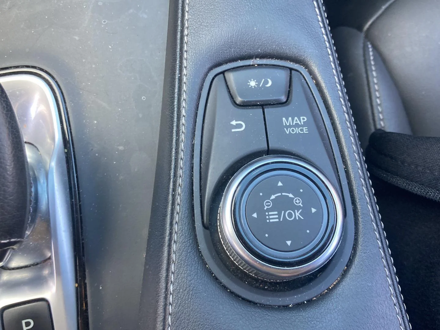 Used 2020 Black Obsidian INFINITI LUXE image 15