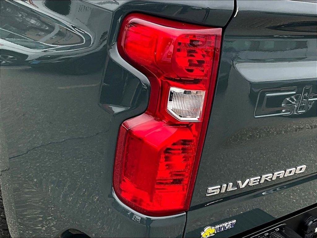 Used 2025 Gray Chevrolet LT image 33