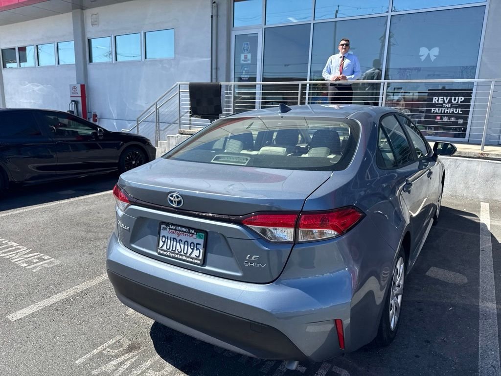 Used 2025  Toyota LE image 7