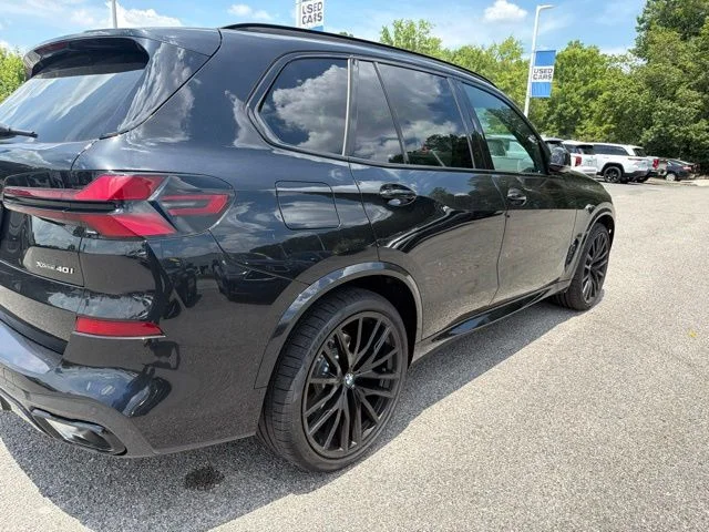 Used 2026 Black BMW xDrive40i image 3