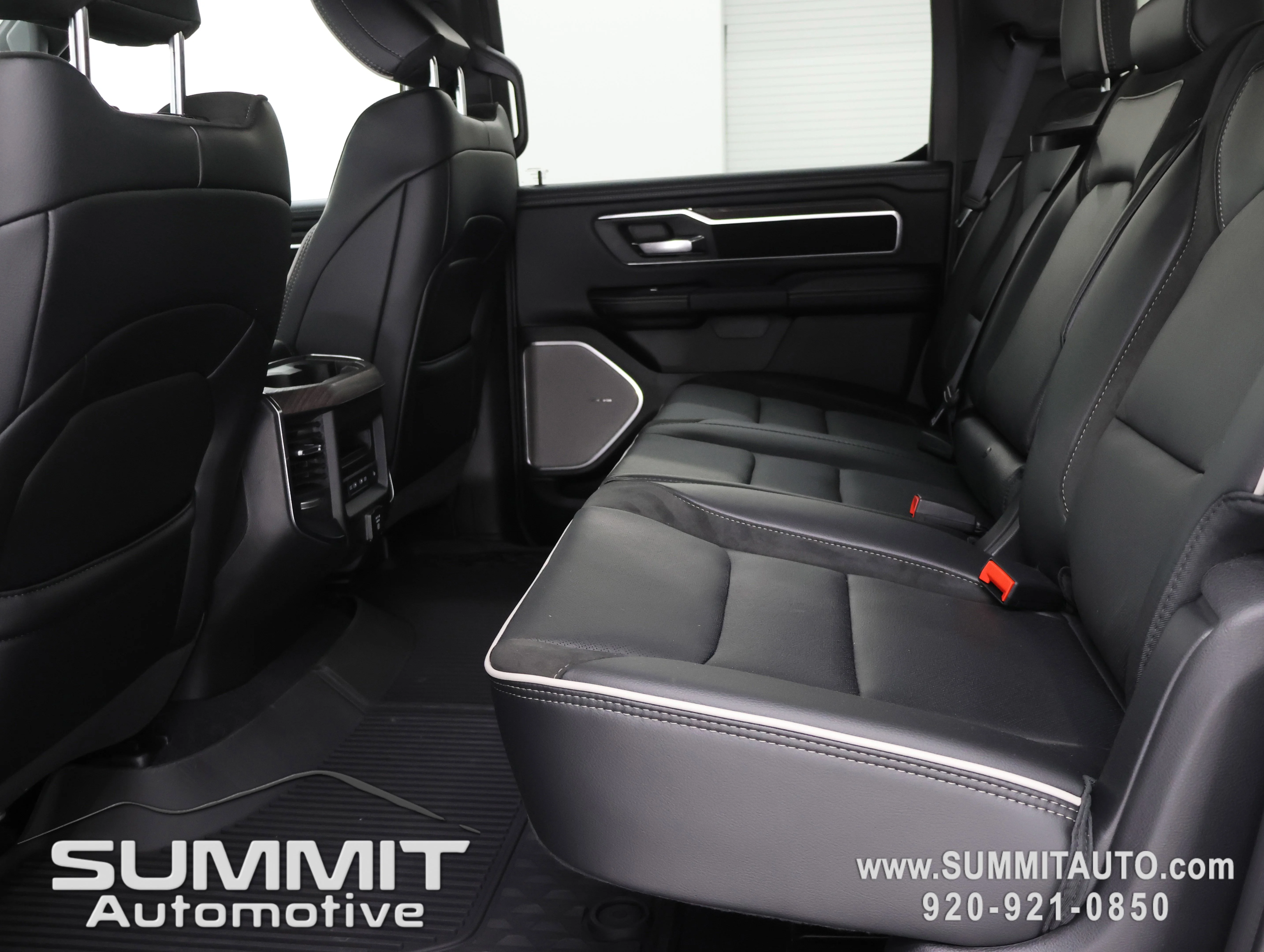 New 2026 Diamond Black Crystal Pearl-Coat Exterior Paint RAM Laramie image 10