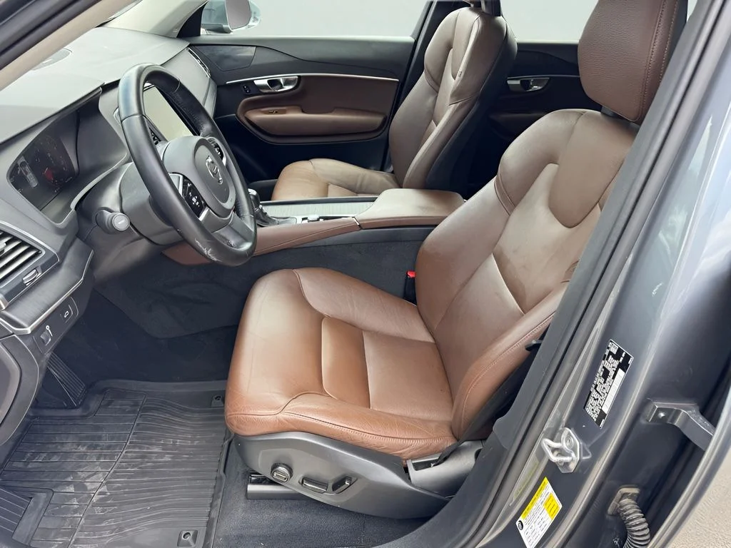 Used 2020 Gray Volvo T6 Momentum image 11