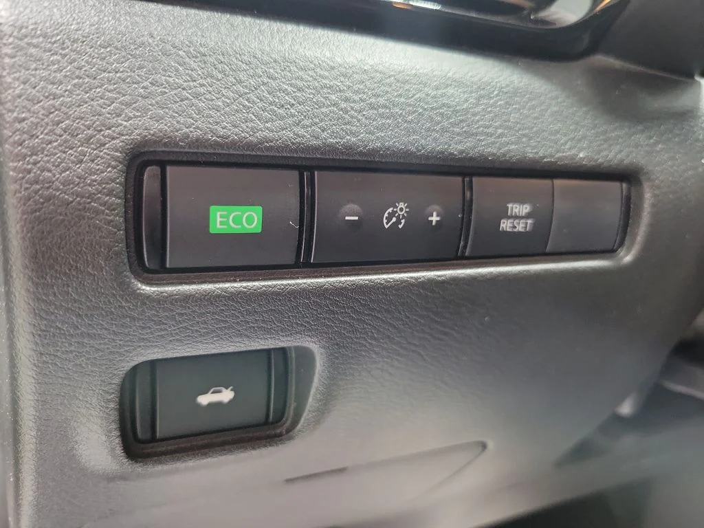 Used 2025 White Nissan SV image 32