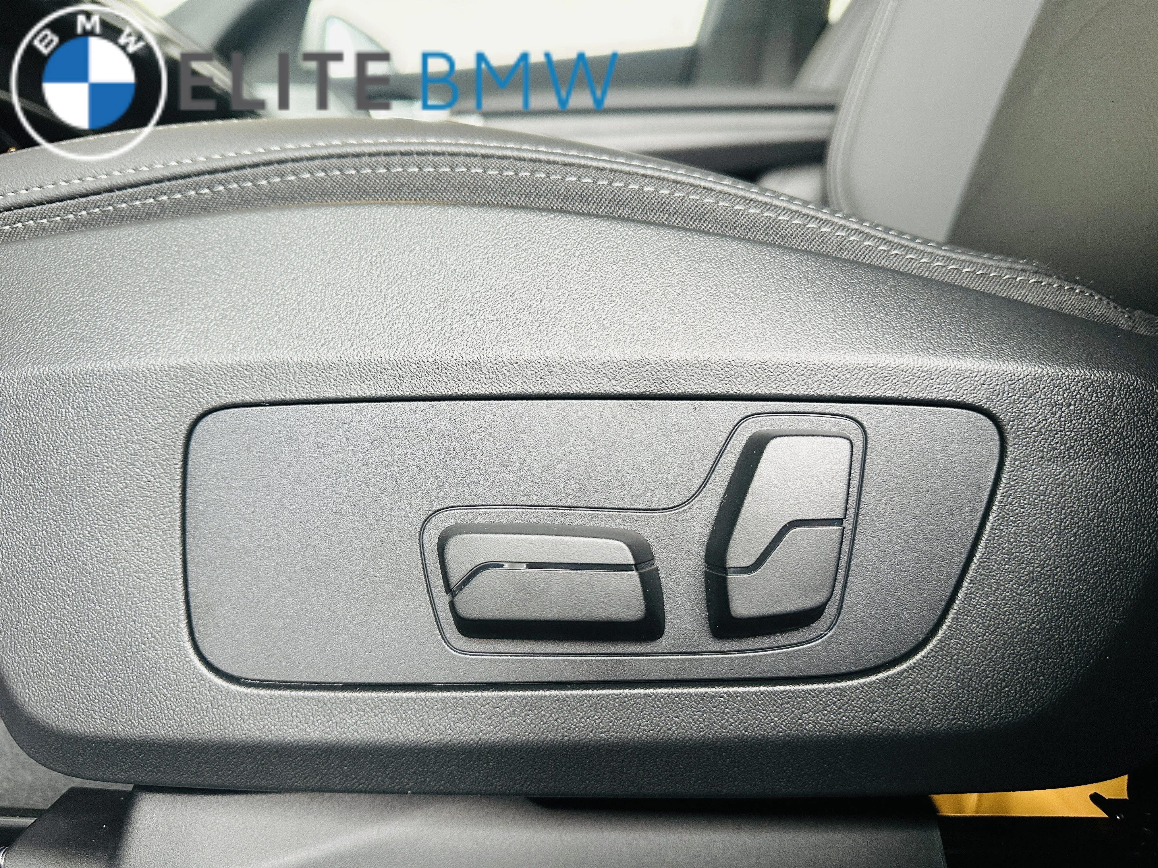 Used 2026 Mineral White Metallic BMW xDrive28i image 8