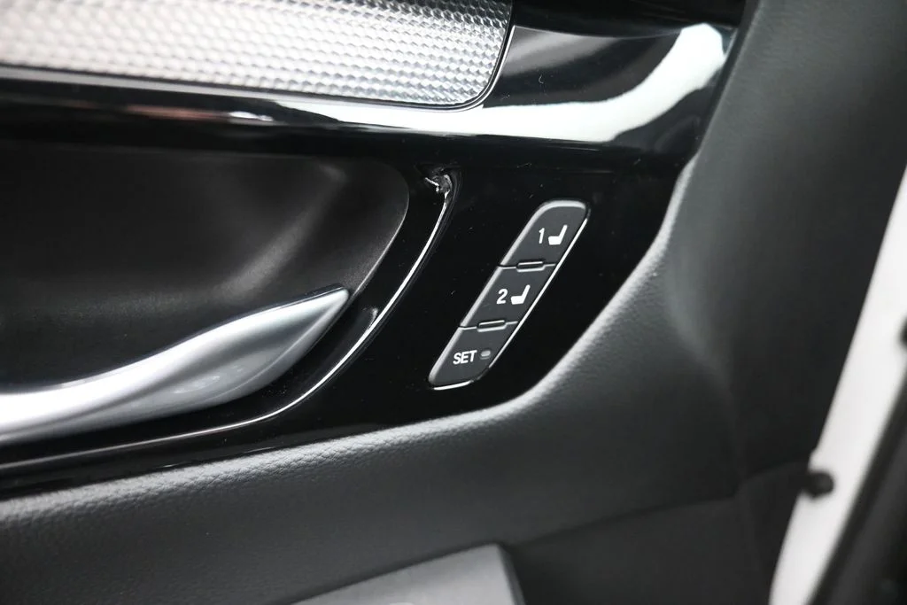 Used 2023 Silver Honda EX-L image 20