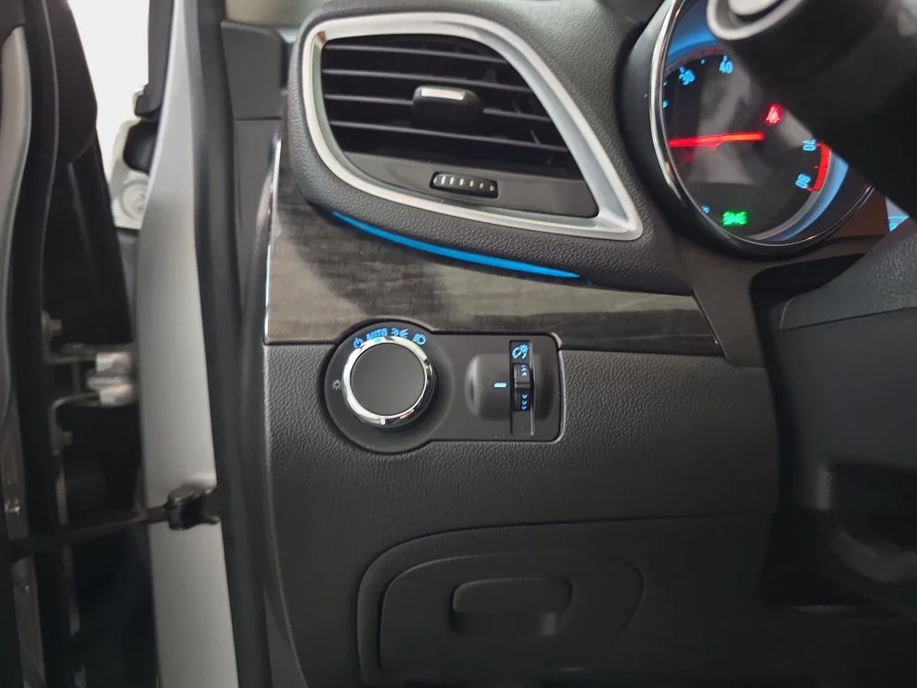 Used 2016 Silver Buick Base image 27