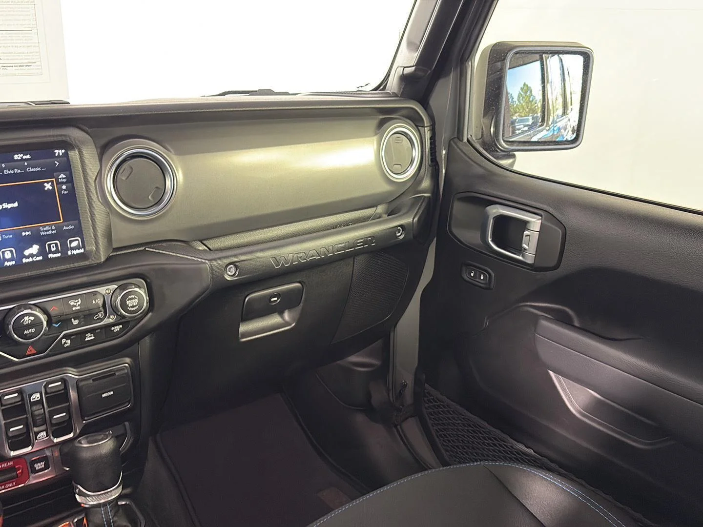 Used 2023 Sting-Gray Clearcoat Jeep Rubicon image 21