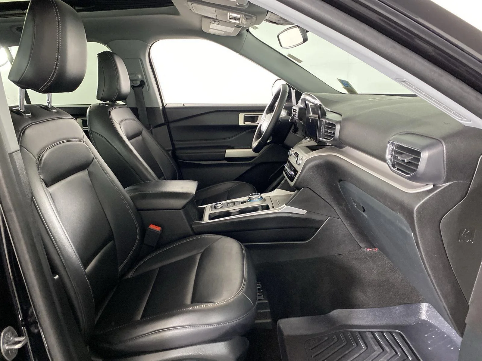 Used 2023 Agate Black Metallic Ford XLT image 31