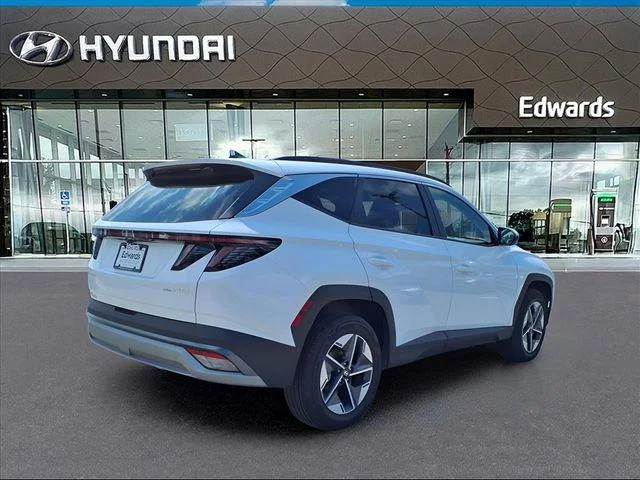 New 2025 White Hyundai SEL Convenience image 8