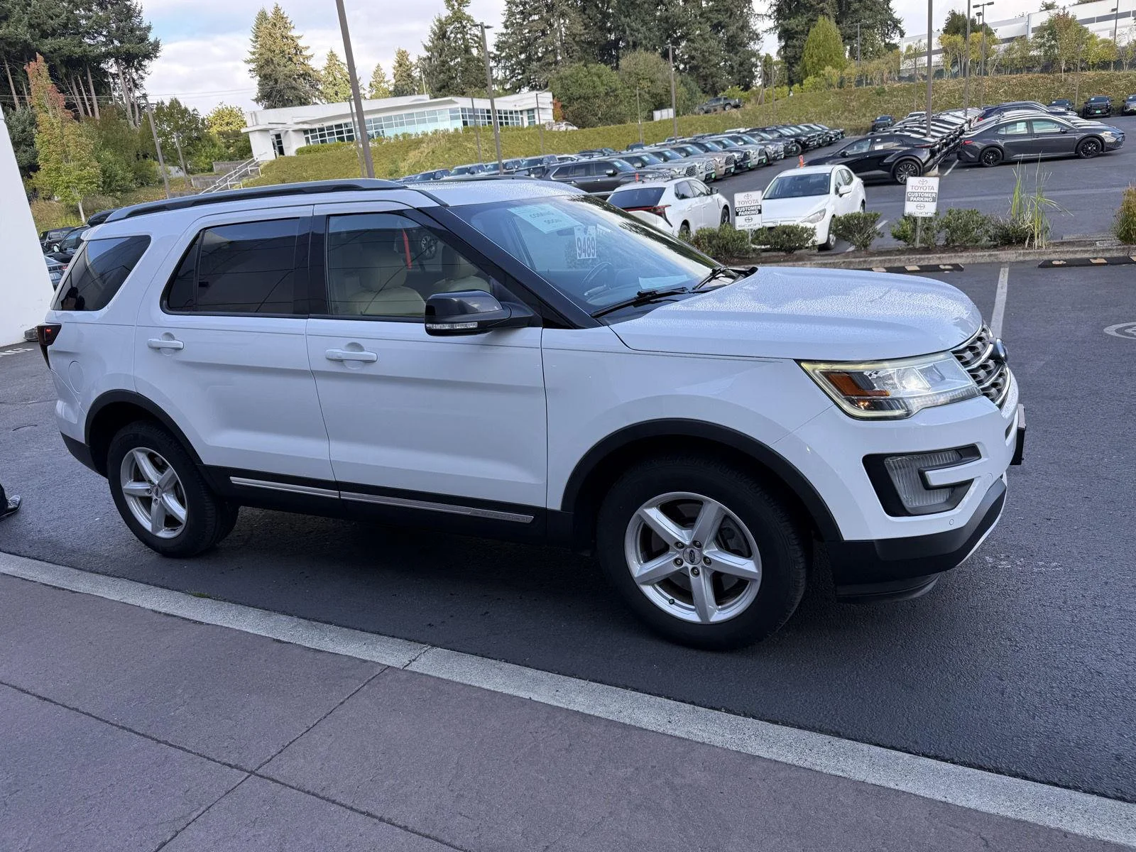Used 2017 Oxford White Ford XLT image 6