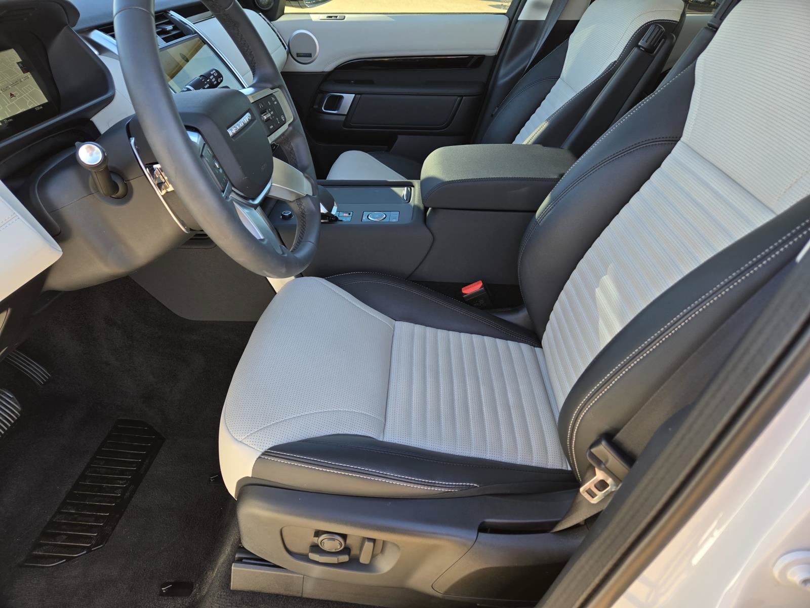 Used 2025 Fuji White Land Rover S image 15